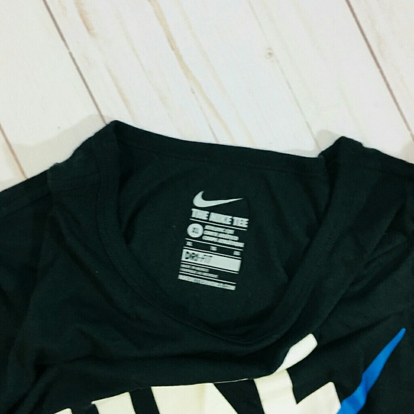 Nike graphic tee - Picture 3 of 3